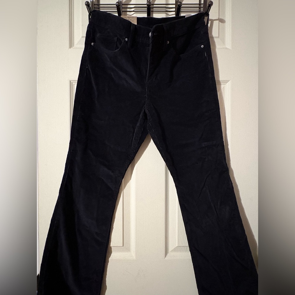 NWT LEVIS CORDUROY 315 SHAPING BOOTCUT JEAN